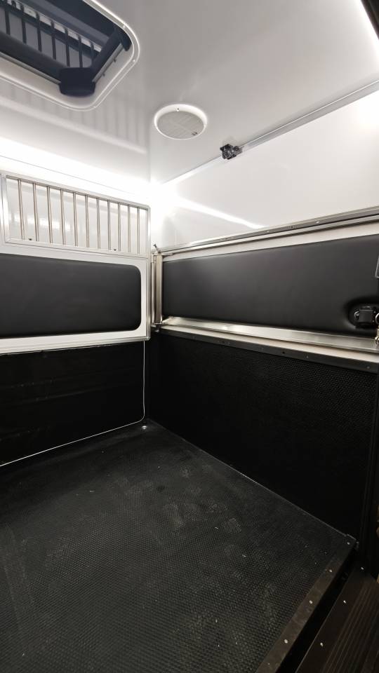 Horsebox HGV Krismar 5p stalles 2026 New