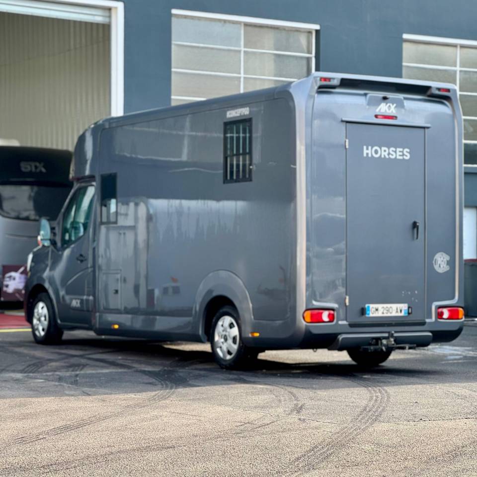 Horsebox HGV AKX 5stalles 2023 Used