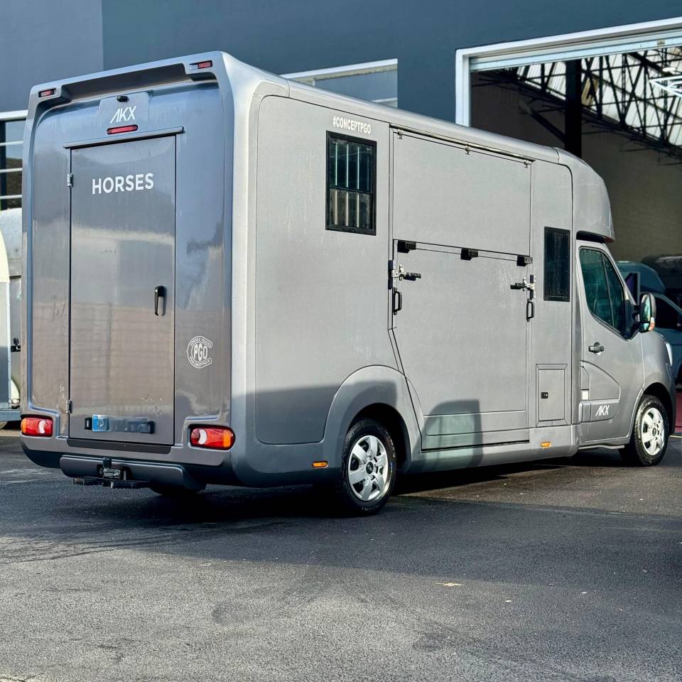 Horsebox HGV AKX 5stalles 2023 Used