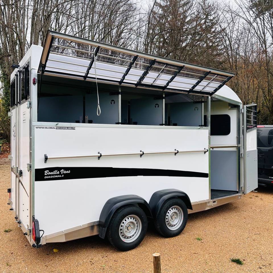 Horse trailer Bonilla Diagonal 3 3 Stalls 2026 New