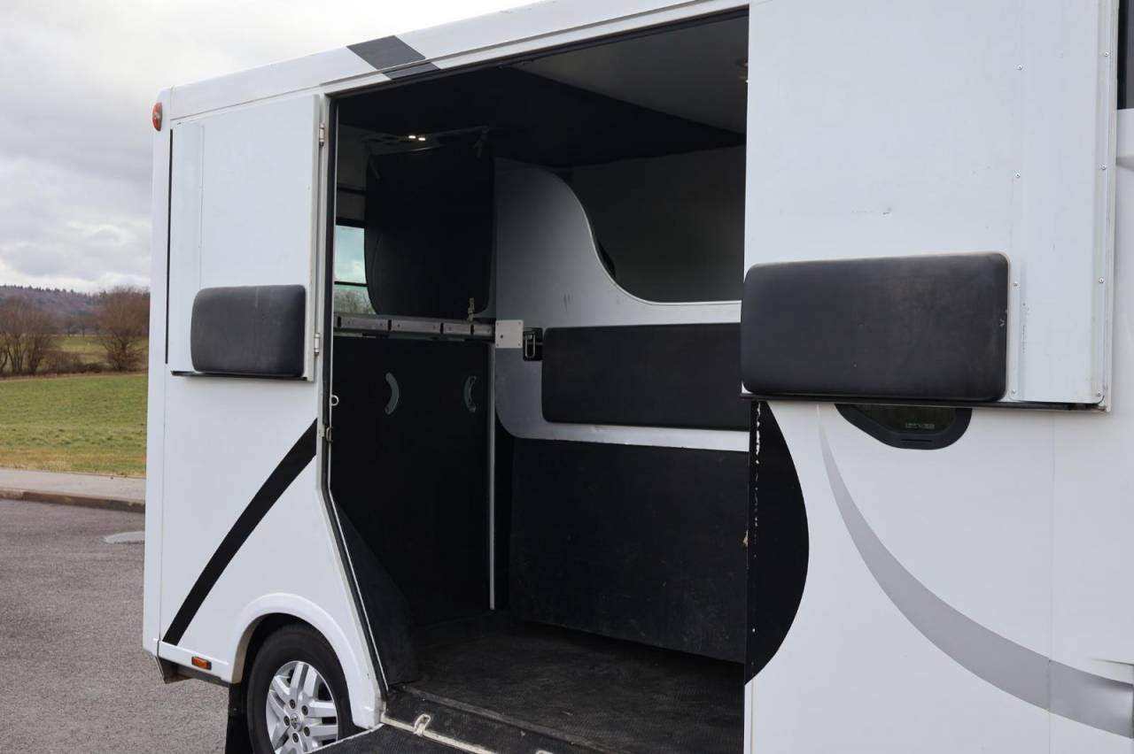Horsebox HGV Theault THEAULT PROTEO 3.0 180CH 2015 Used
