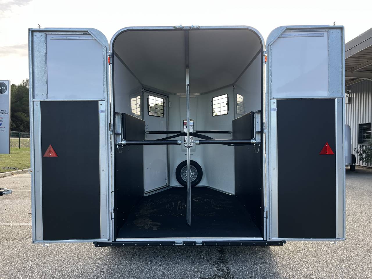 Horse trailer Fautras  2 Stalls 2026 New