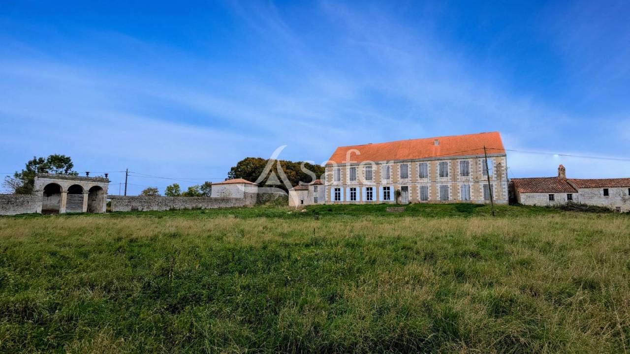 Other country property  Deux-S&egrave;vres