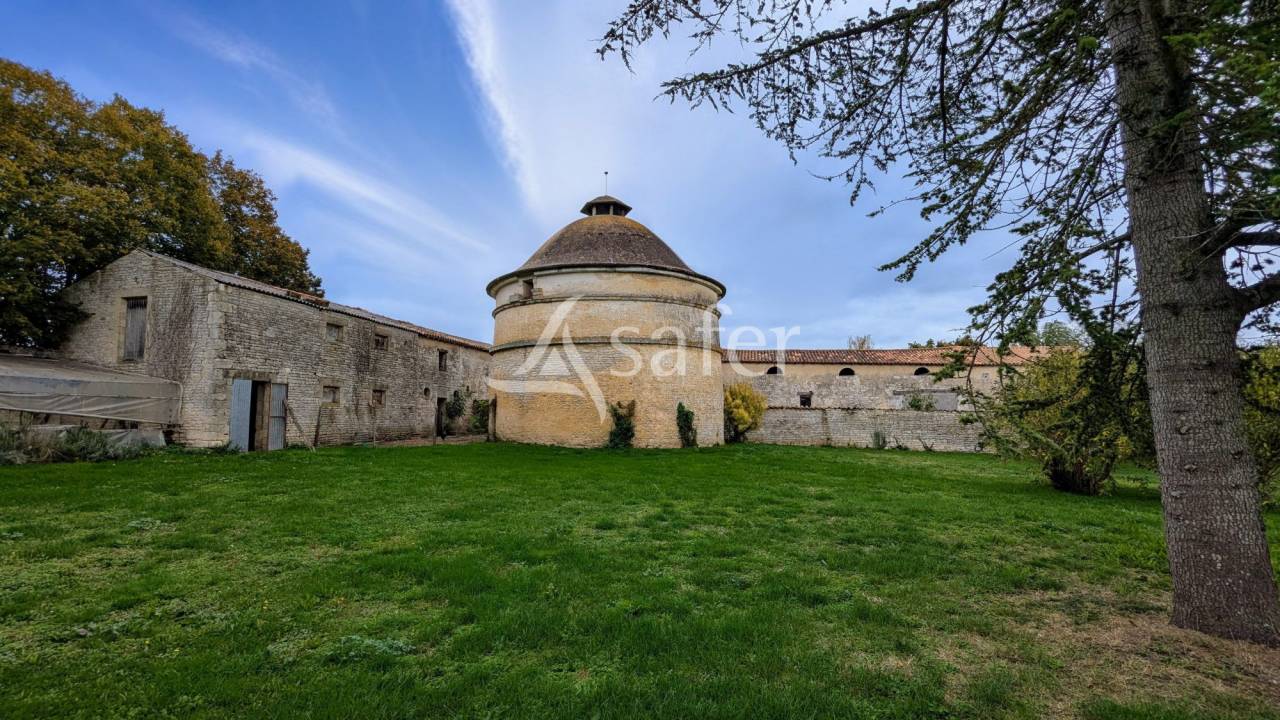 Other country property  Deux-S&egrave;vres