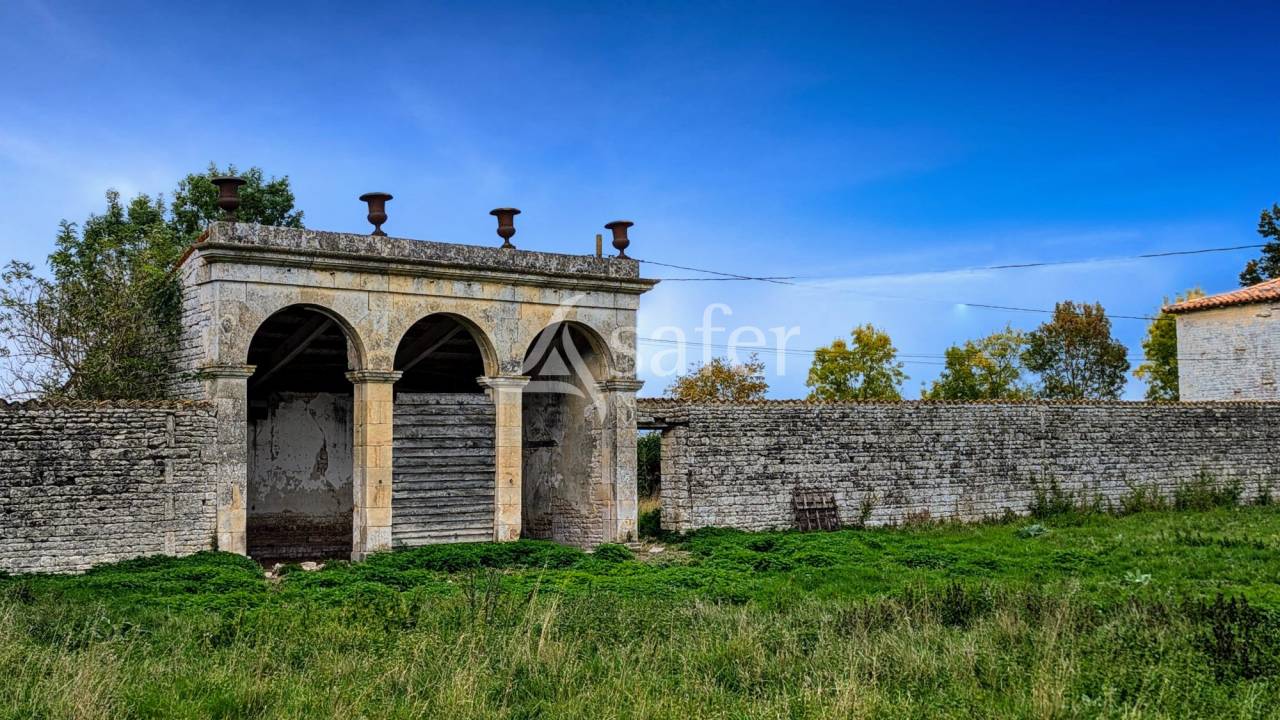 Other country property  Deux-S&egrave;vres