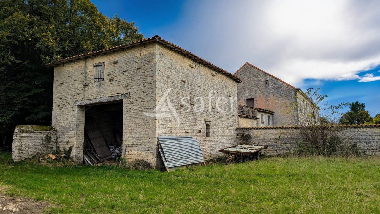 Other country property  Deux-S&egrave;vres