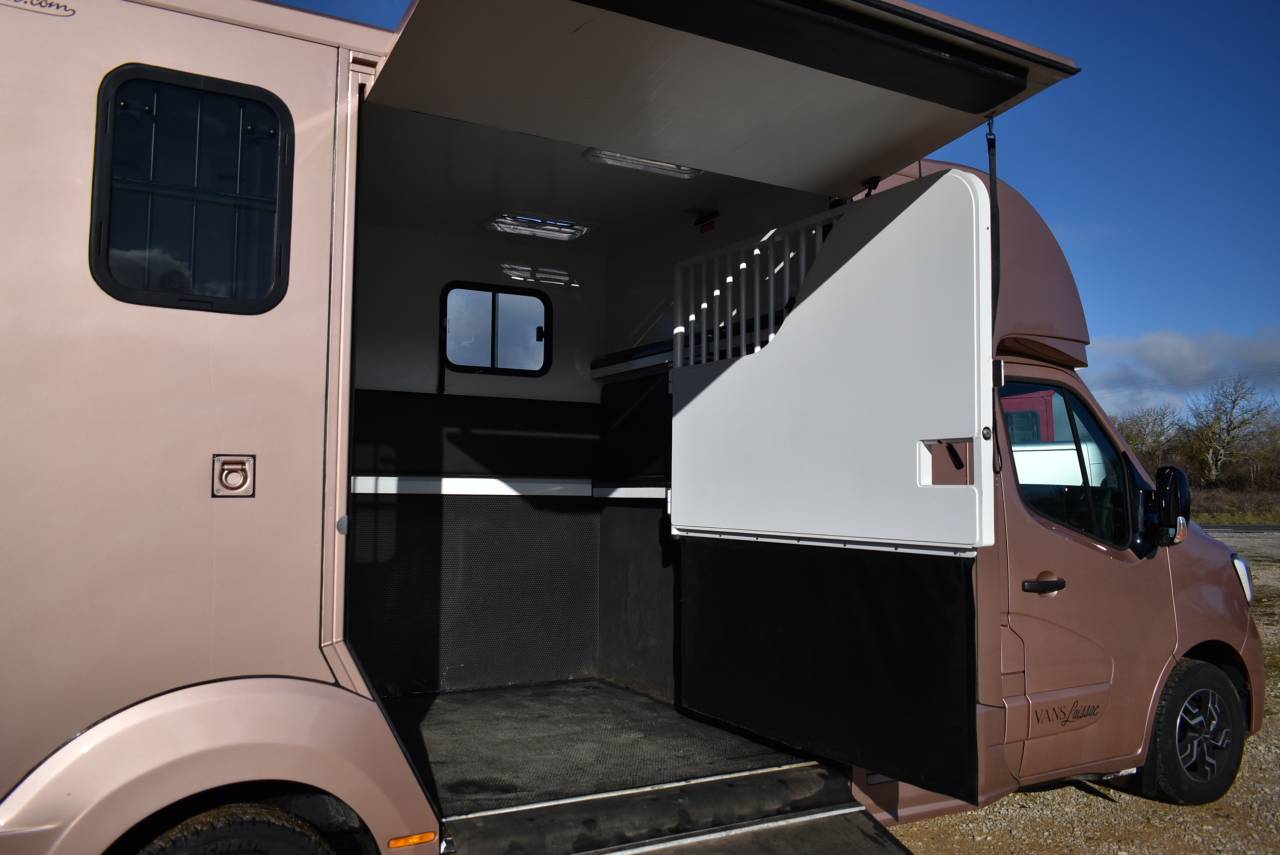 Horsebox HGV Laissac Utilitaires Master 2021 Used
