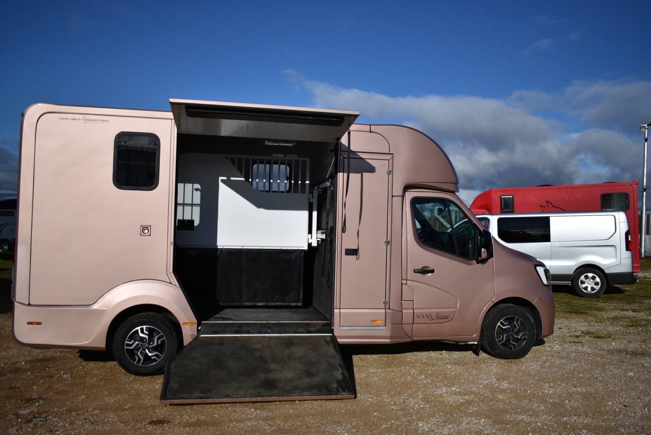 Horsebox HGV Laissac Utilitaires Master 2021 Used