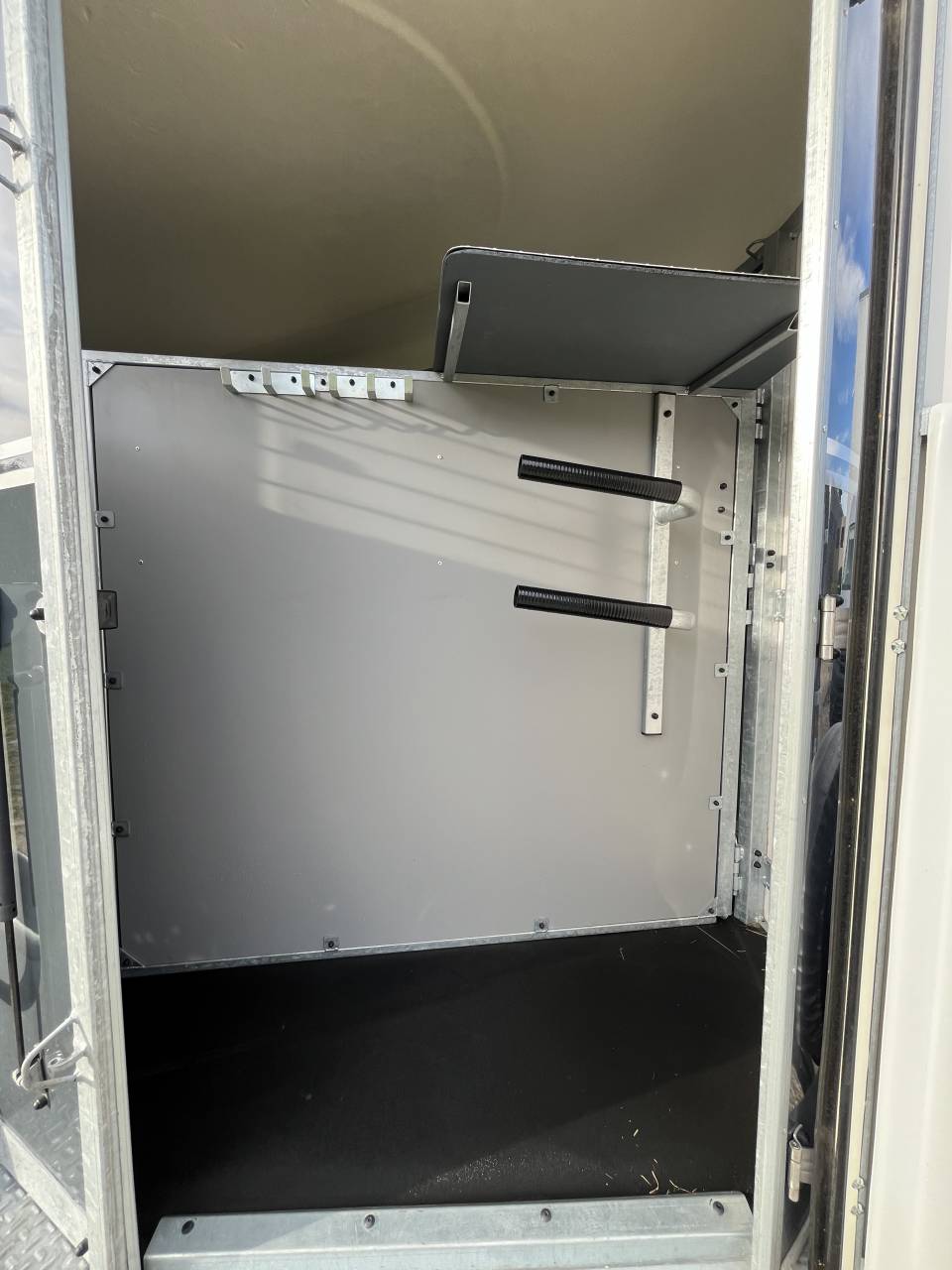 Horse trailer Fautras  2 Stalls 2015 Used