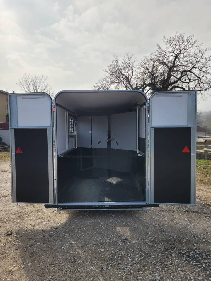 Horse trailer Fautras oblic +3 3 Stalls 2026 New