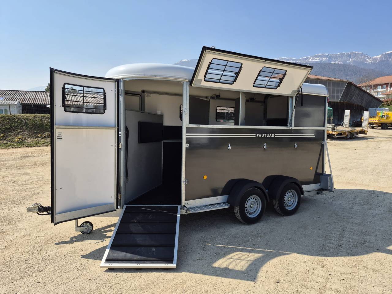 Horse trailer Fautras oblic +3 3 Stalls 2026 New