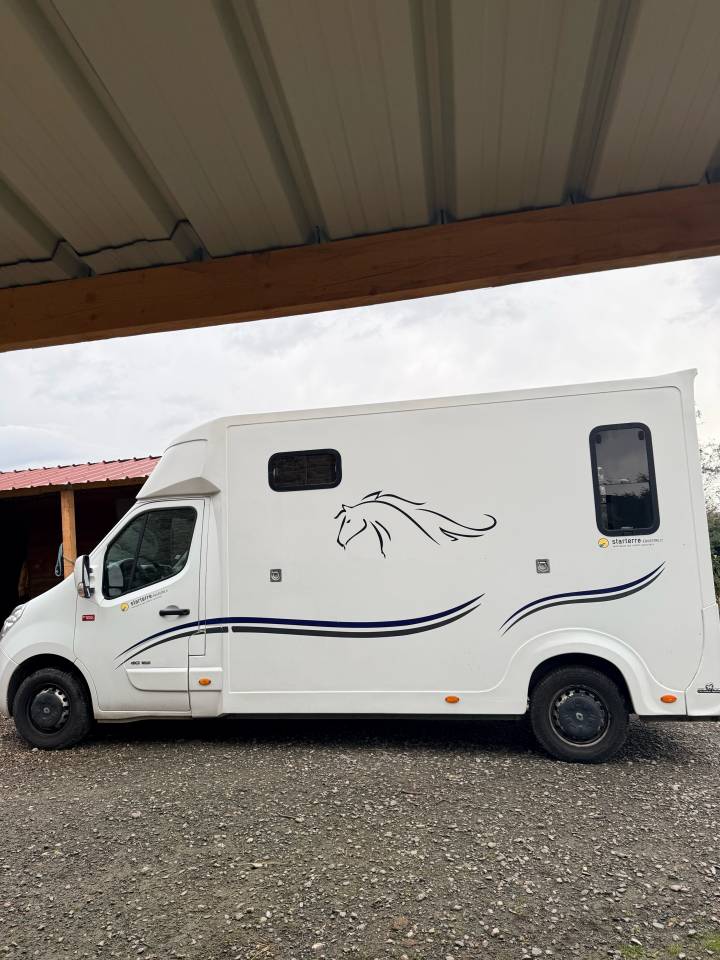 Horsebox HGV Ameline HARAS 3 PLACES RENAULT MASTER 2016 Used