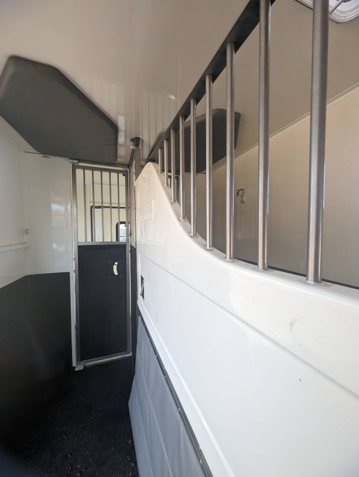 Horsebox HGV Ameline HARAS 3 PLACES RENAULT MASTER 2016 Used