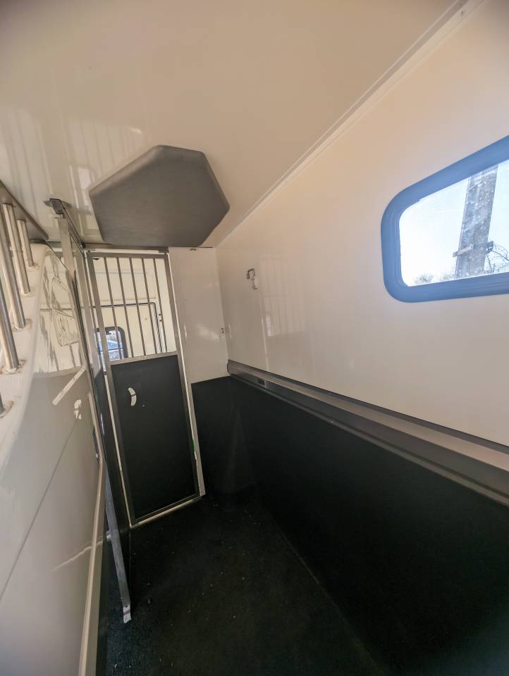 Horsebox HGV Ameline HARAS 3 PLACES RENAULT MASTER 2016 Used