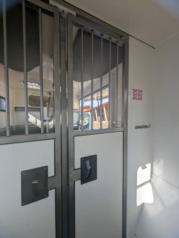 Horsebox HGV Ameline HARAS 3 PLACES RENAULT MASTER 2016 Used