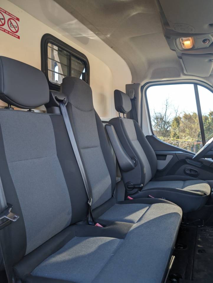 Horsebox HGV Ameline HARAS 3 PLACES RENAULT MASTER 2016 Used