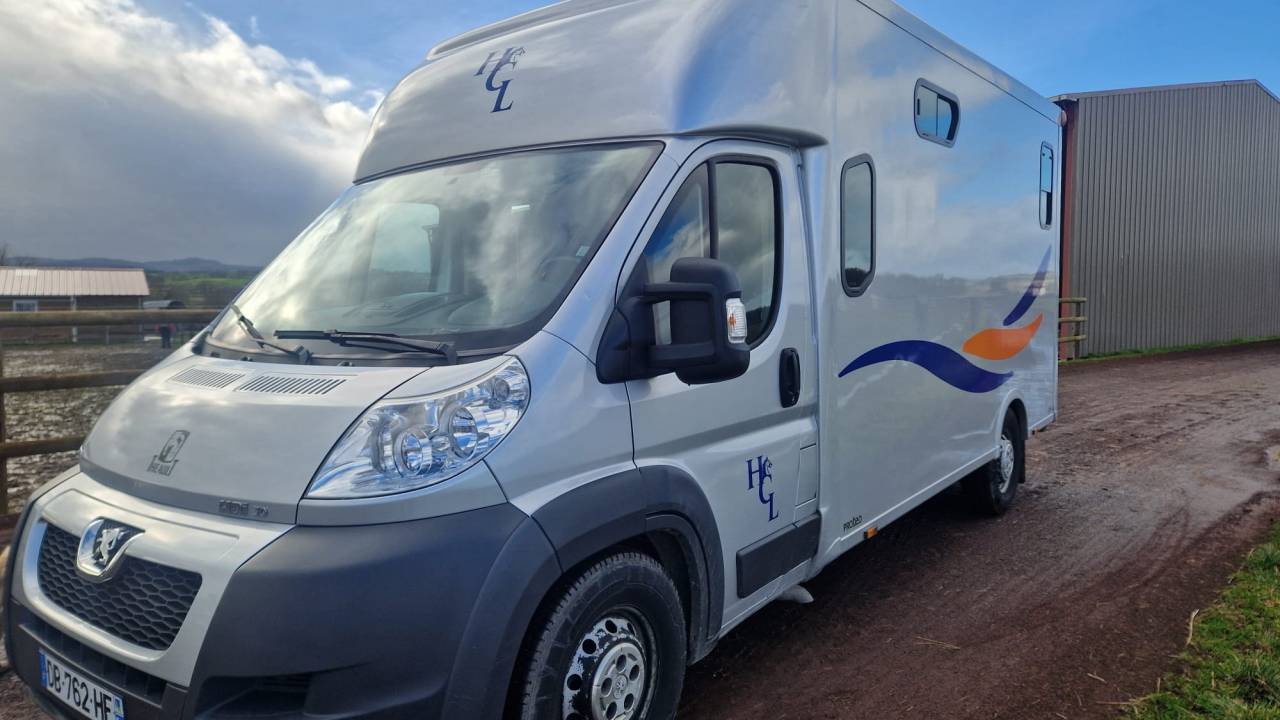 Horsebox HGV Theault peugeot  master 2013 Used