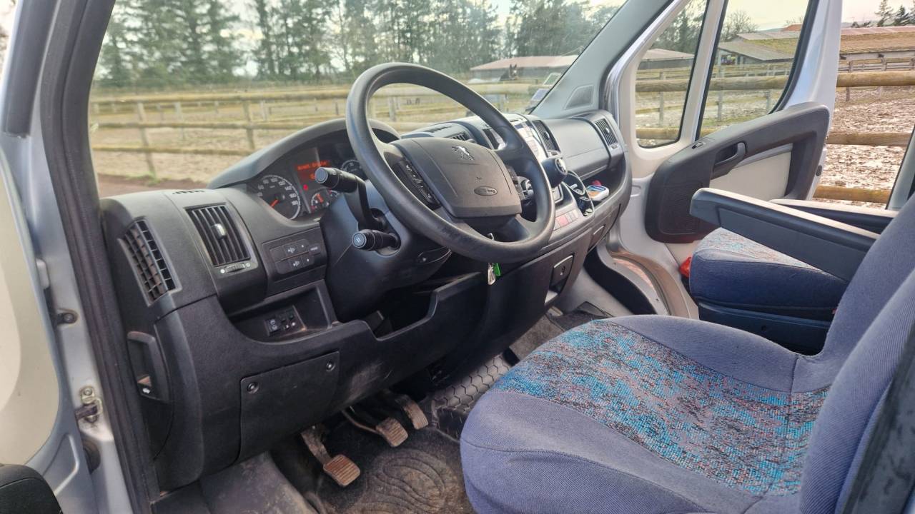 Horsebox HGV Theault peugeot  master 2013 Used