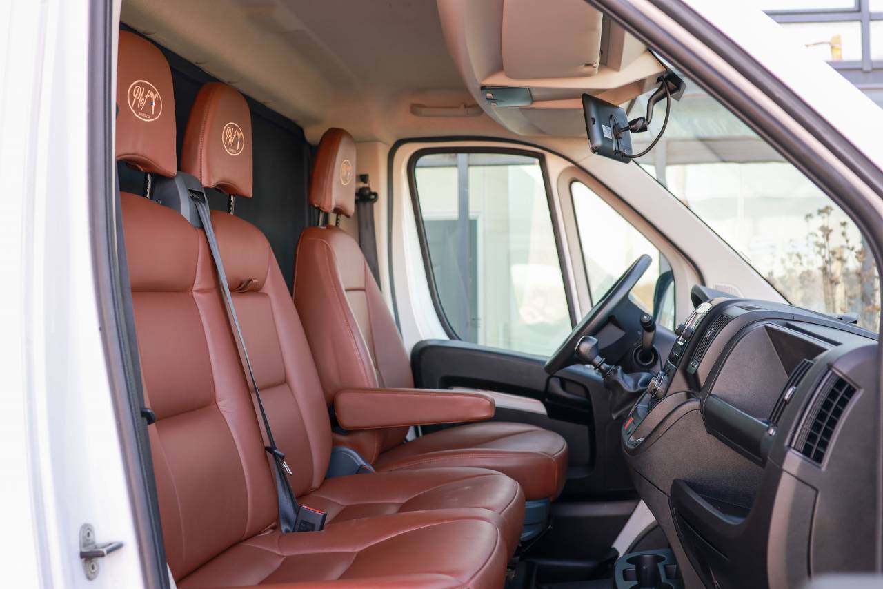 Horsebox HGV Peugeot BOXER 2021 Used