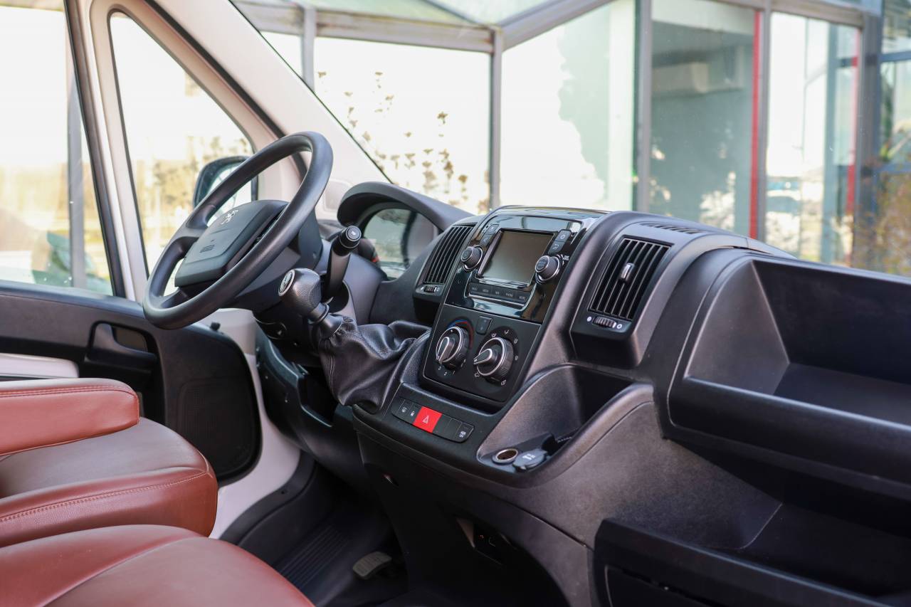 Horsebox HGV Peugeot BOXER 2021 Used