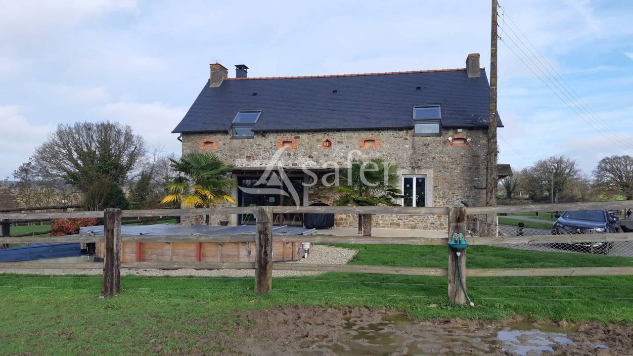 Equestrian property  Mayenne
