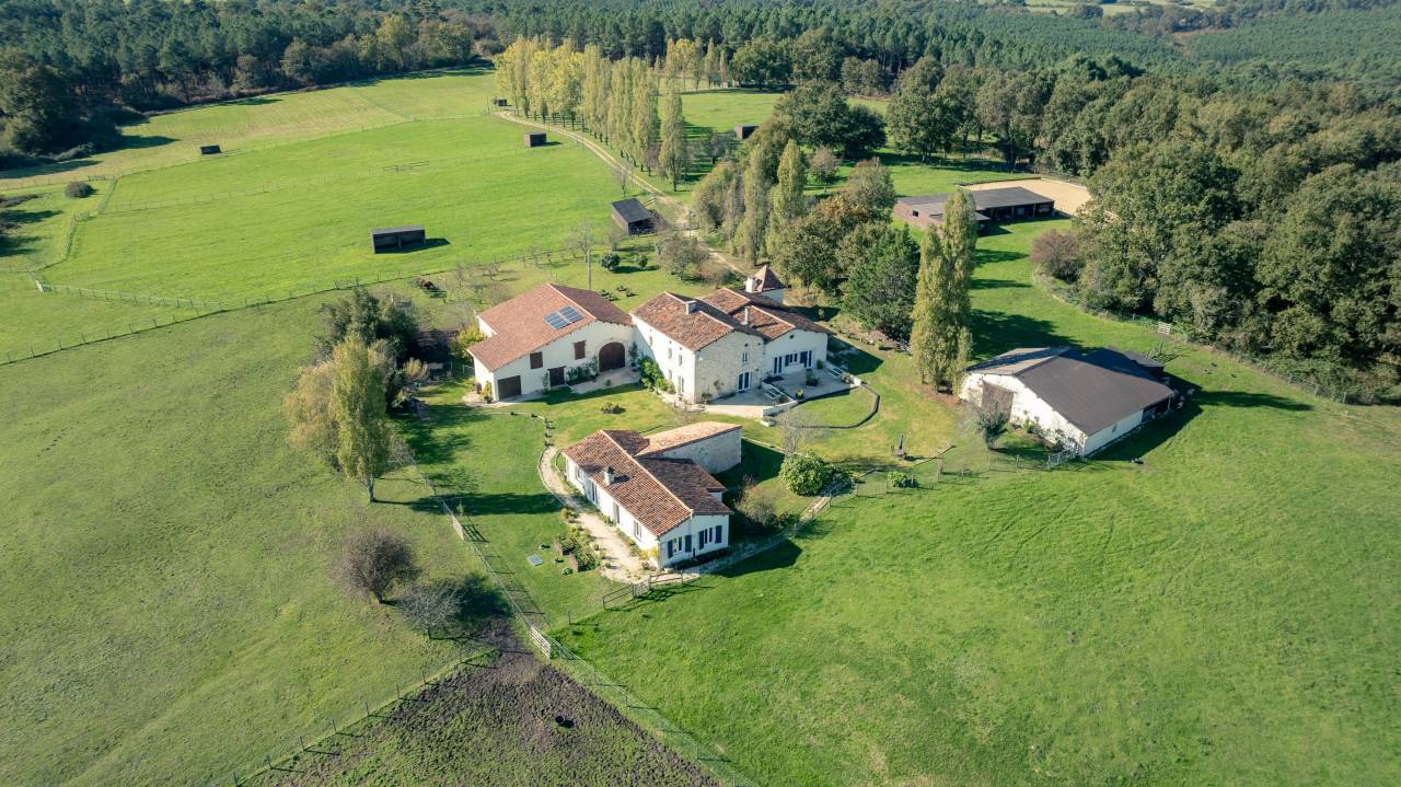 Equestrian property  Charente