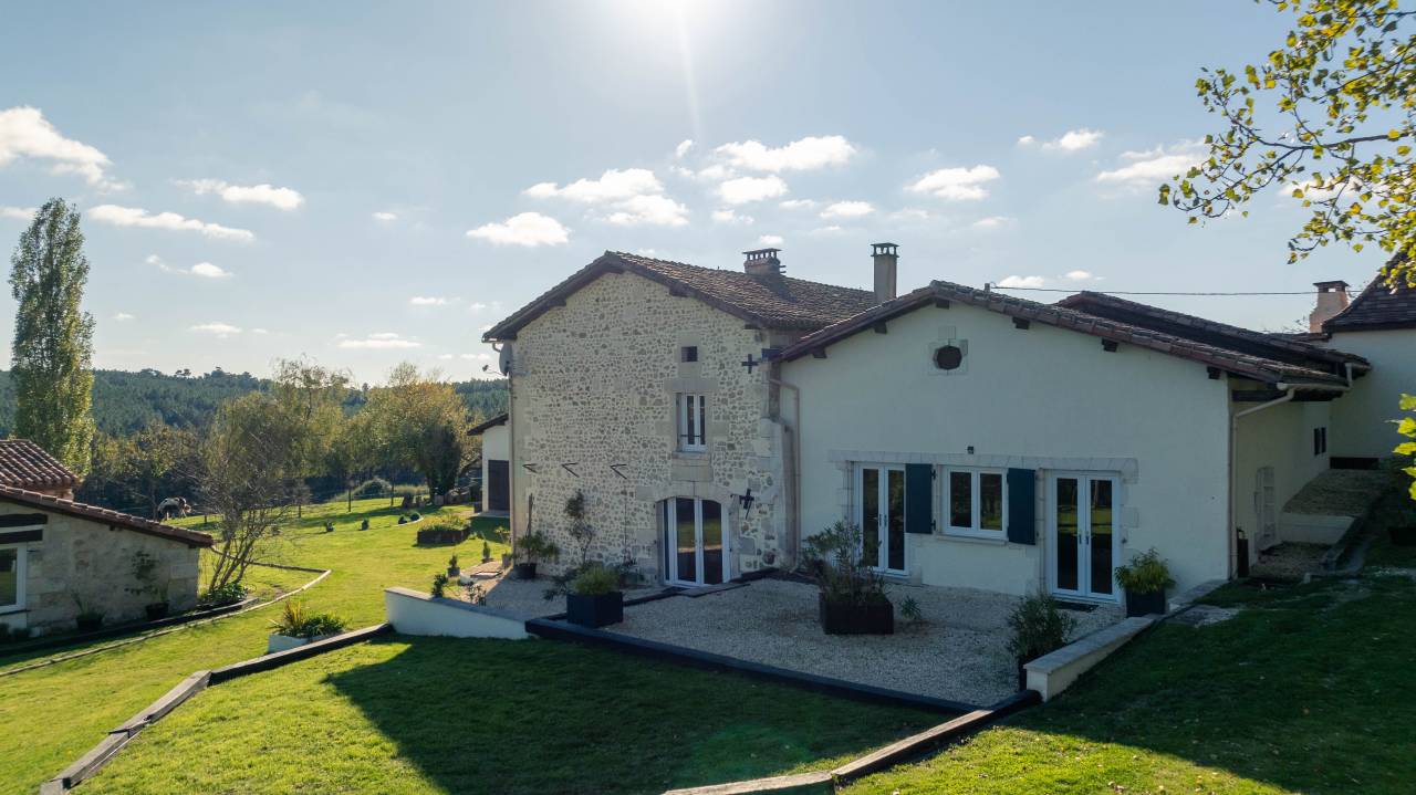 Equestrian property  Charente