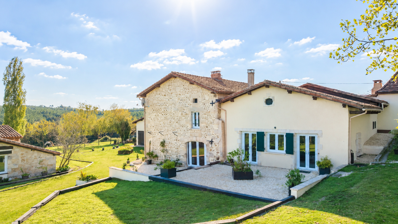 Equestrian property  Charente