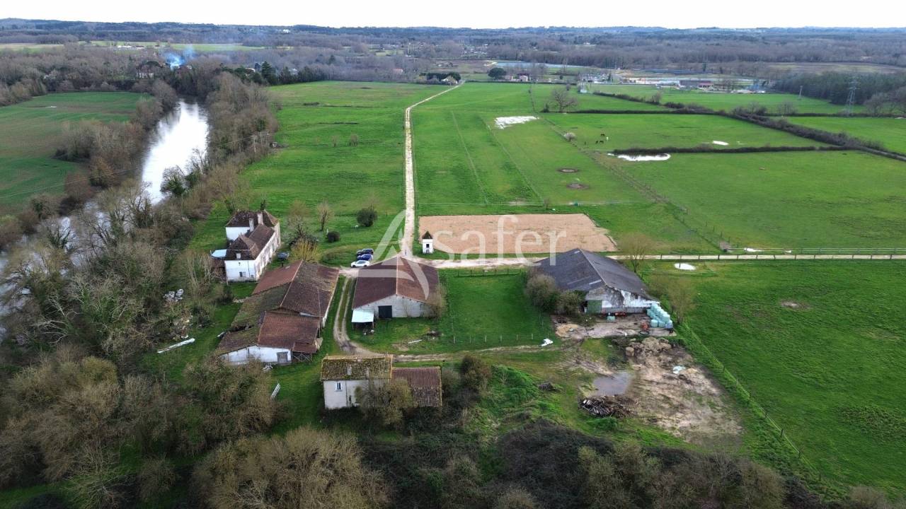 Equestrian property  Dordogne