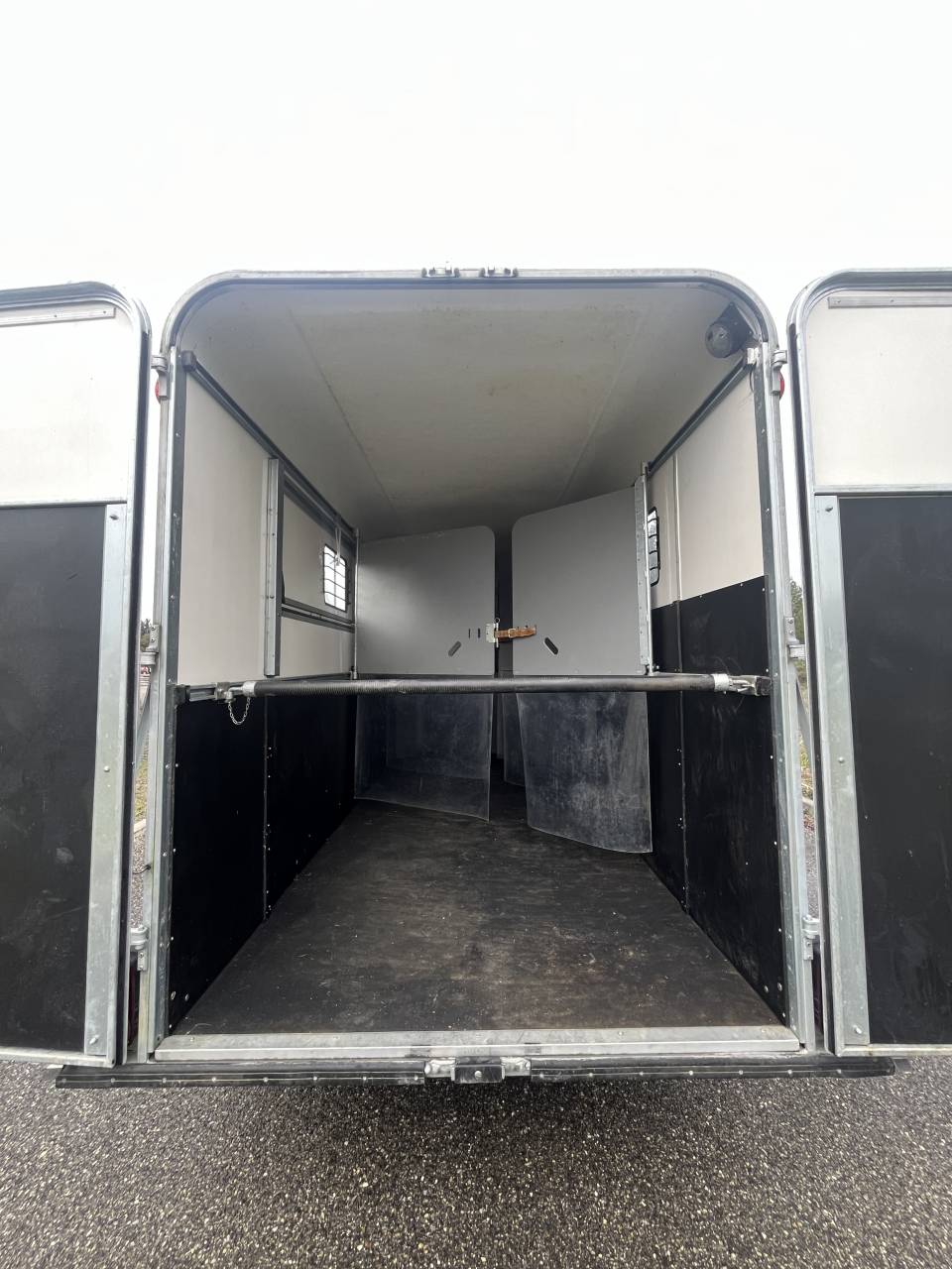Horse trailer Fautras  4 Stalls 2020 Used