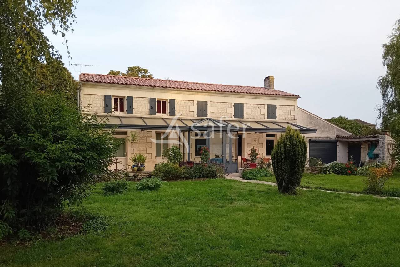 Equestrian property  Charente-Maritime