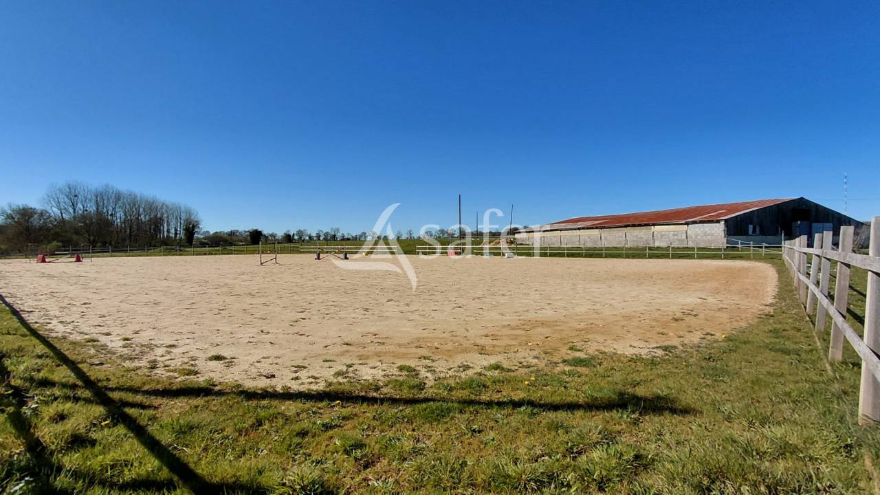 Equestrian property  Deux-S&egrave;vres