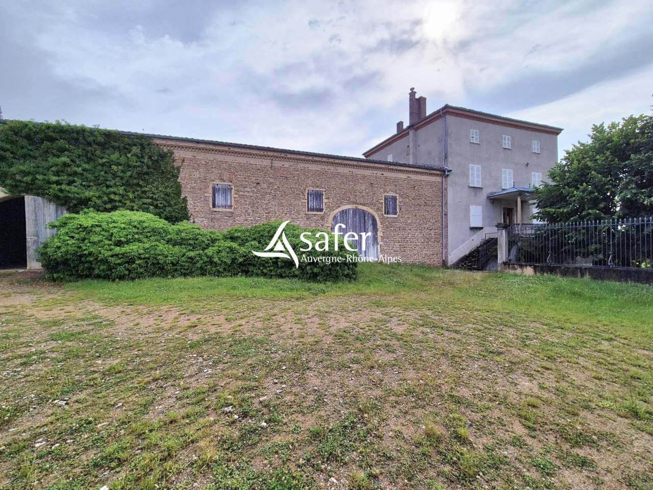 Other country property  Rh&ocirc;ne