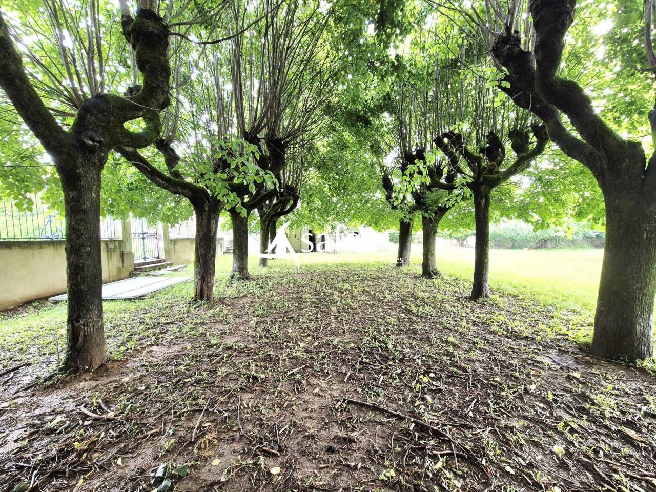 Other country property  Rh&ocirc;ne