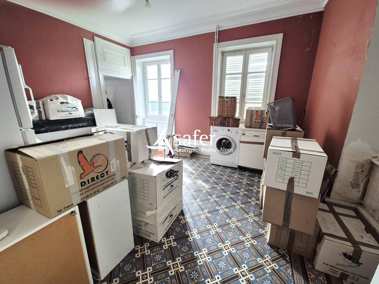 Other country property  Rh&ocirc;ne