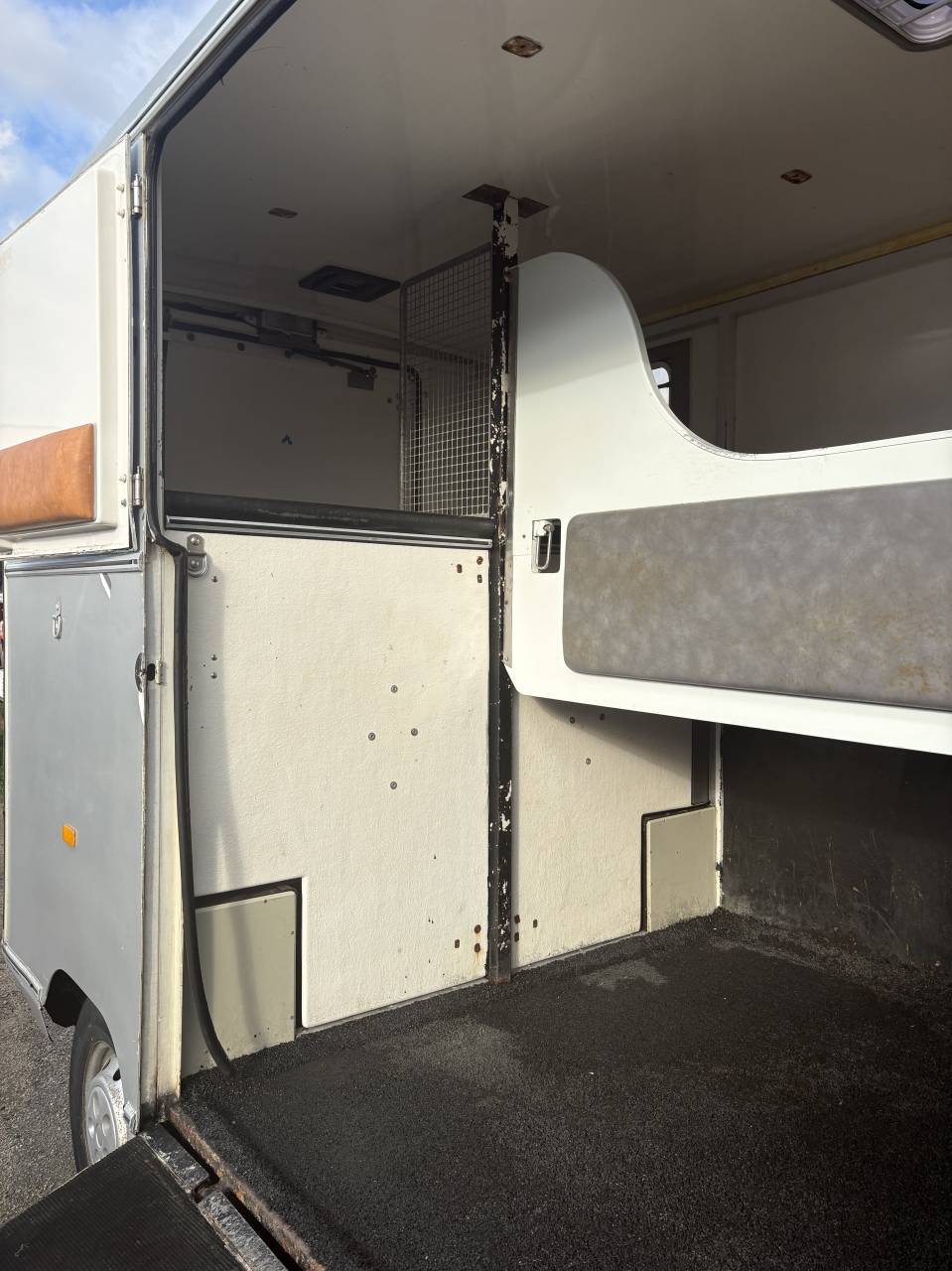 Horsebox HGV Les Vans AB  2000 Used
