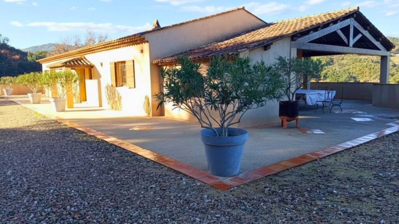 Luxurious equestrian property  Var