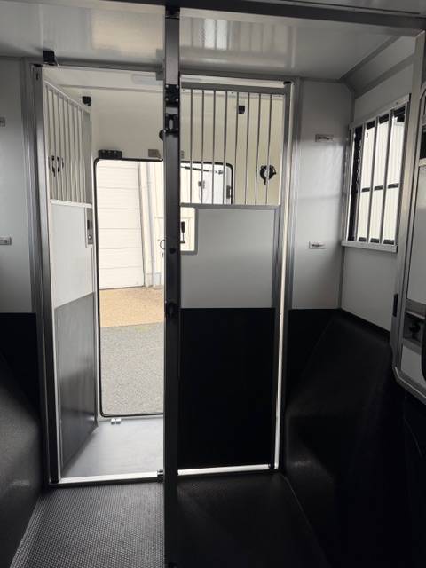 Horsebox HGV AKX Renault Master 2026 New