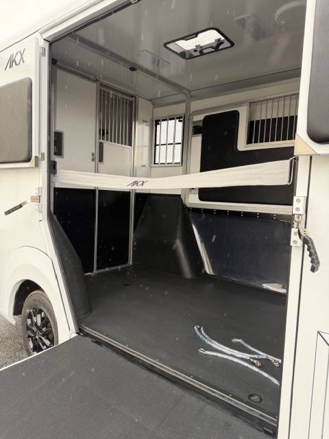 Horsebox HGV AKX Renault Master 2026 New