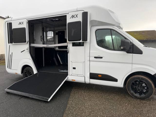 Horsebox HGV AKX Renault Master 2026 New