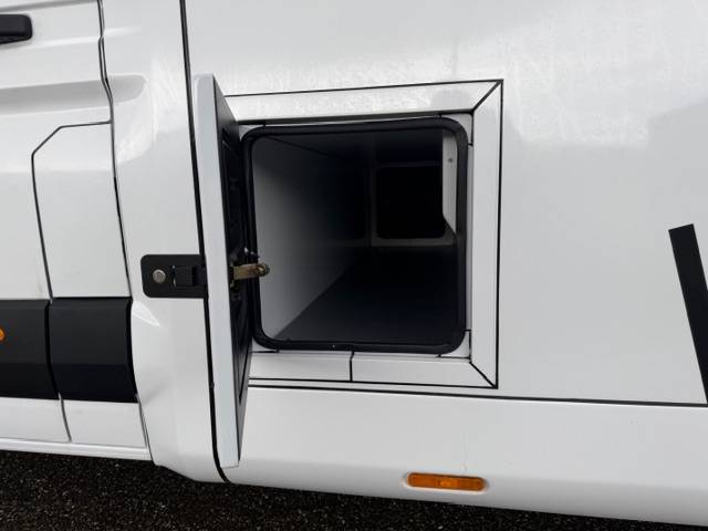 Horsebox HGV AKX Renault Master 2026 New