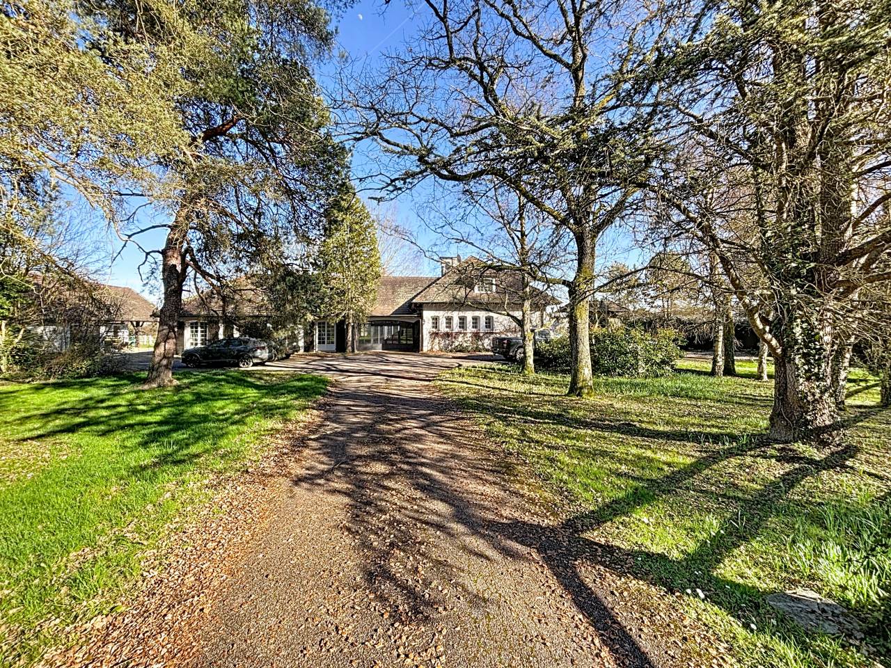 Luxurious equestrian property  Ain