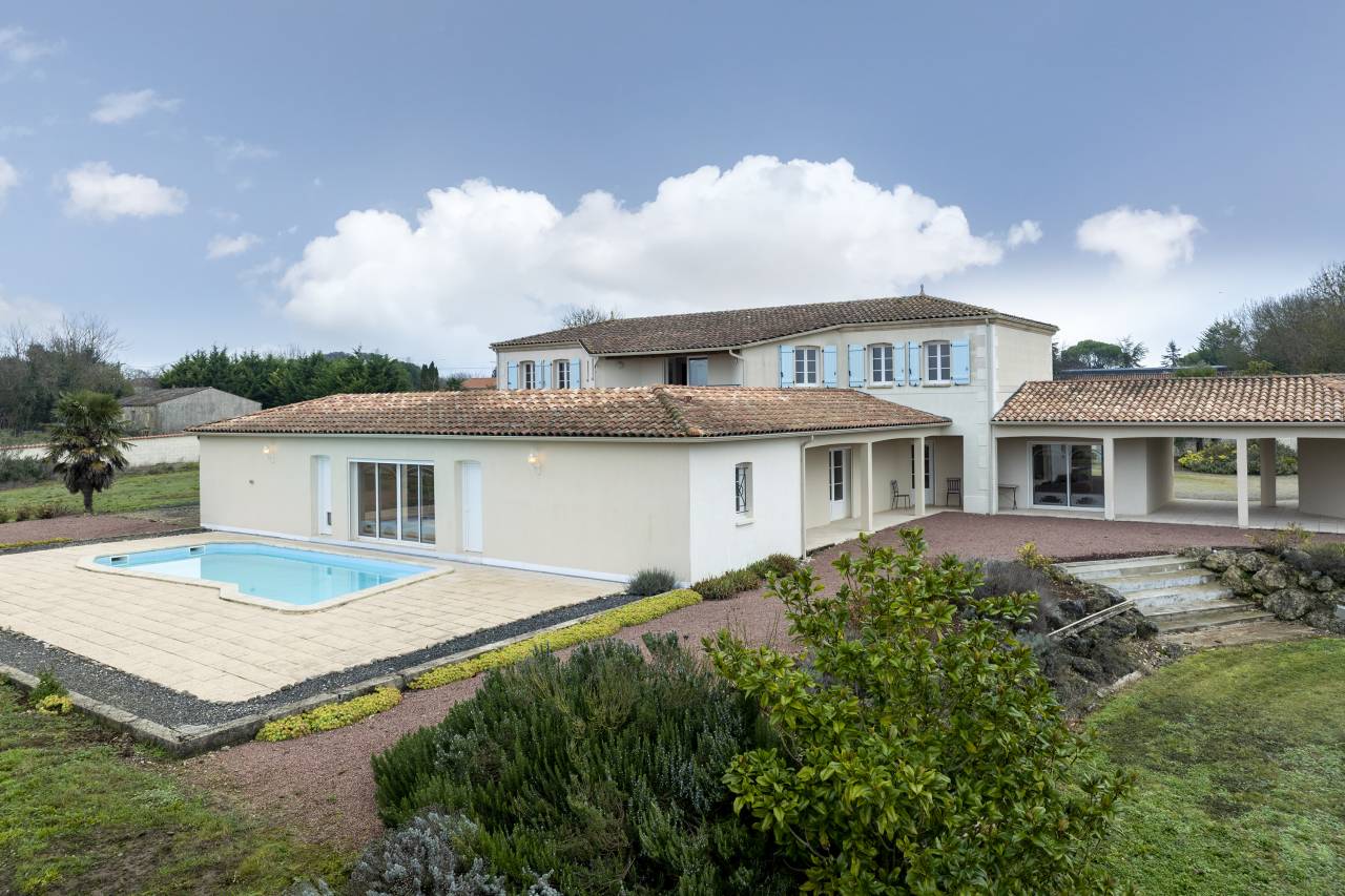Luxurious equestrian property  Charente-Maritime