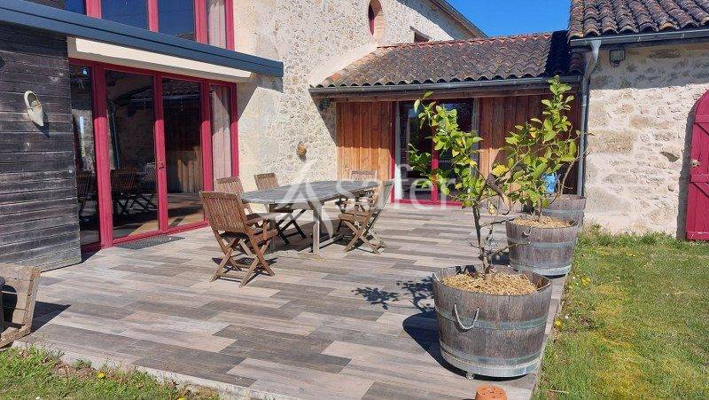 Other country property  Gironde