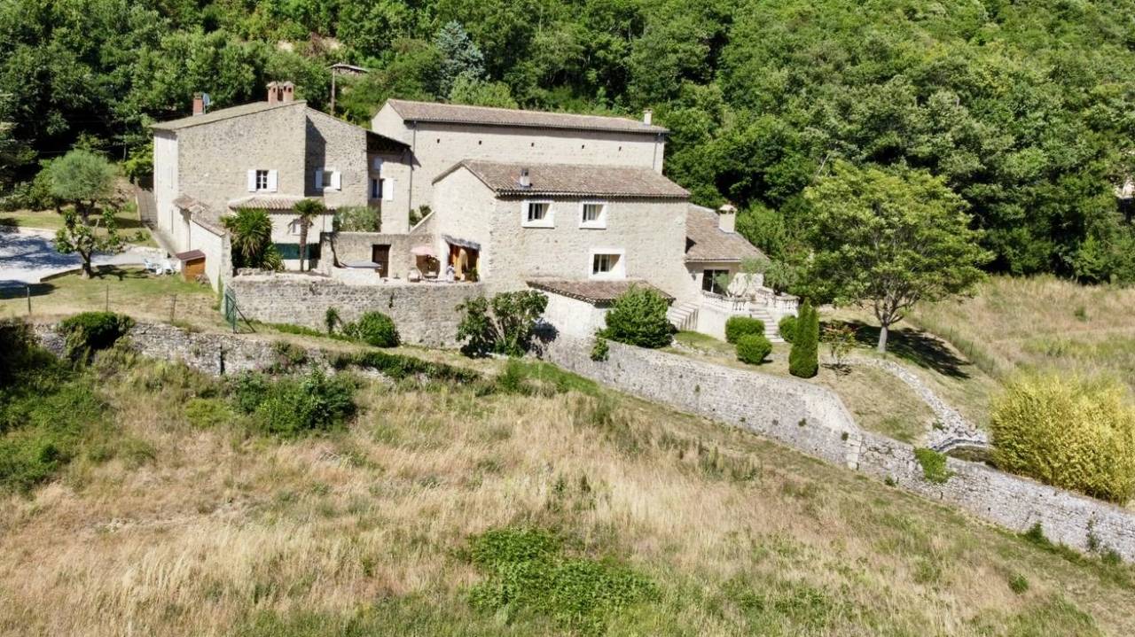 Luxurious equestrian property  Dr&ocirc;me