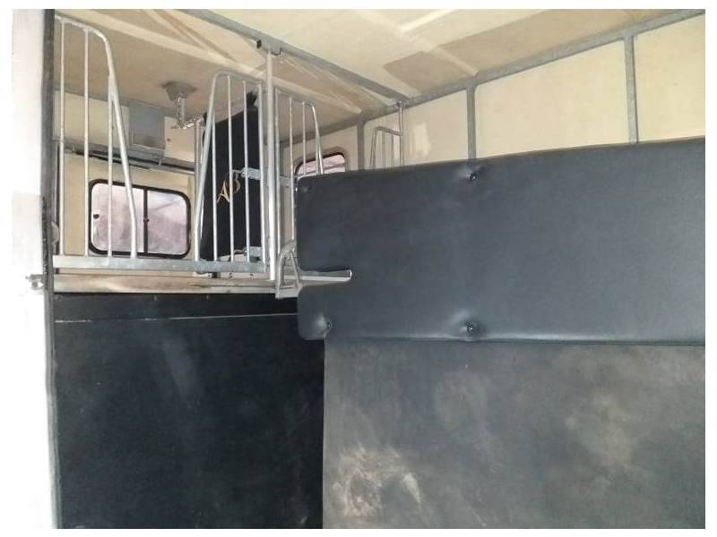 Horsebox HGV Renault Master II 2006 Used