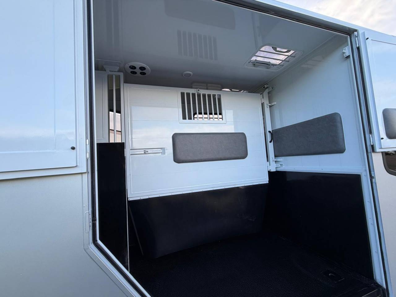 Horsebox HGV TBST Renault Master 2026 New