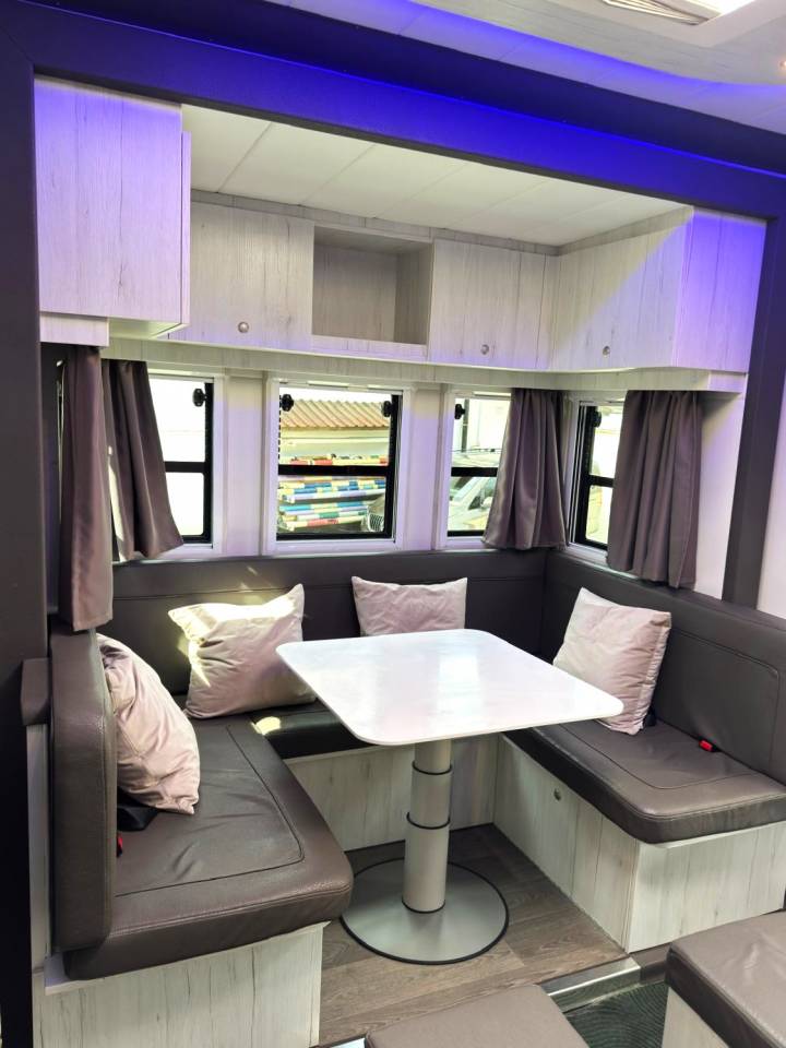 Horsebox NON-HGV Mercedes MERCEDES-BENZ 0 Used