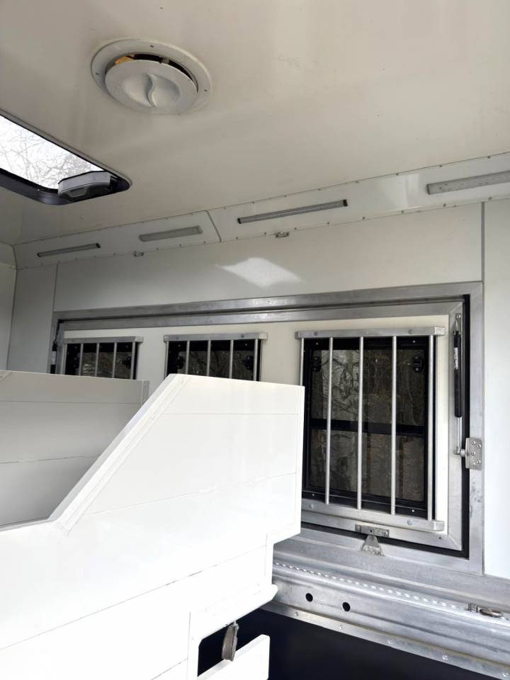 Horsebox NON-HGV Mercedes MERCEDES-BENZ 0 Used