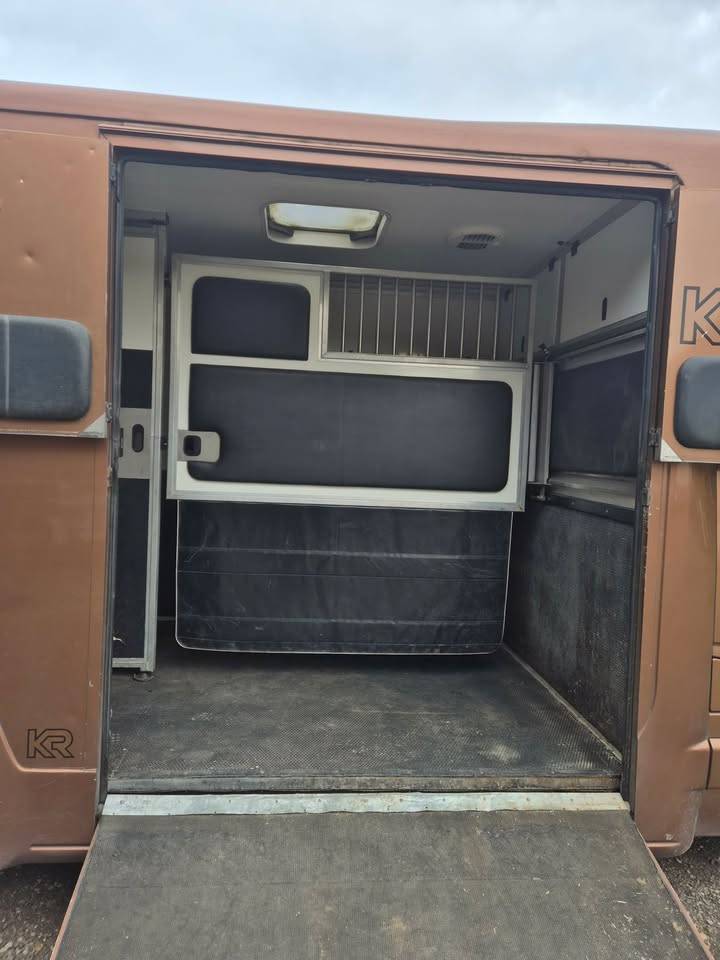 Horsebox HGV Krismar stalles 2017 Used